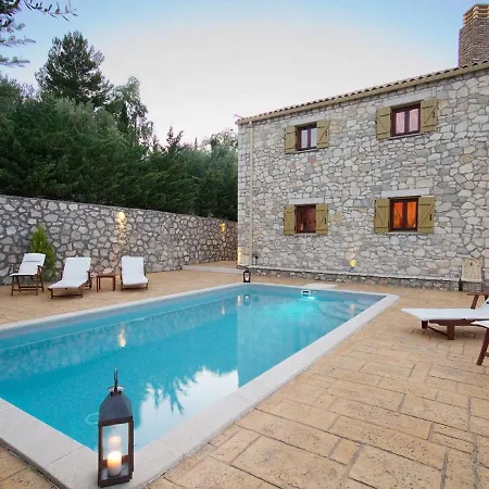 Giallo Villa Itháki